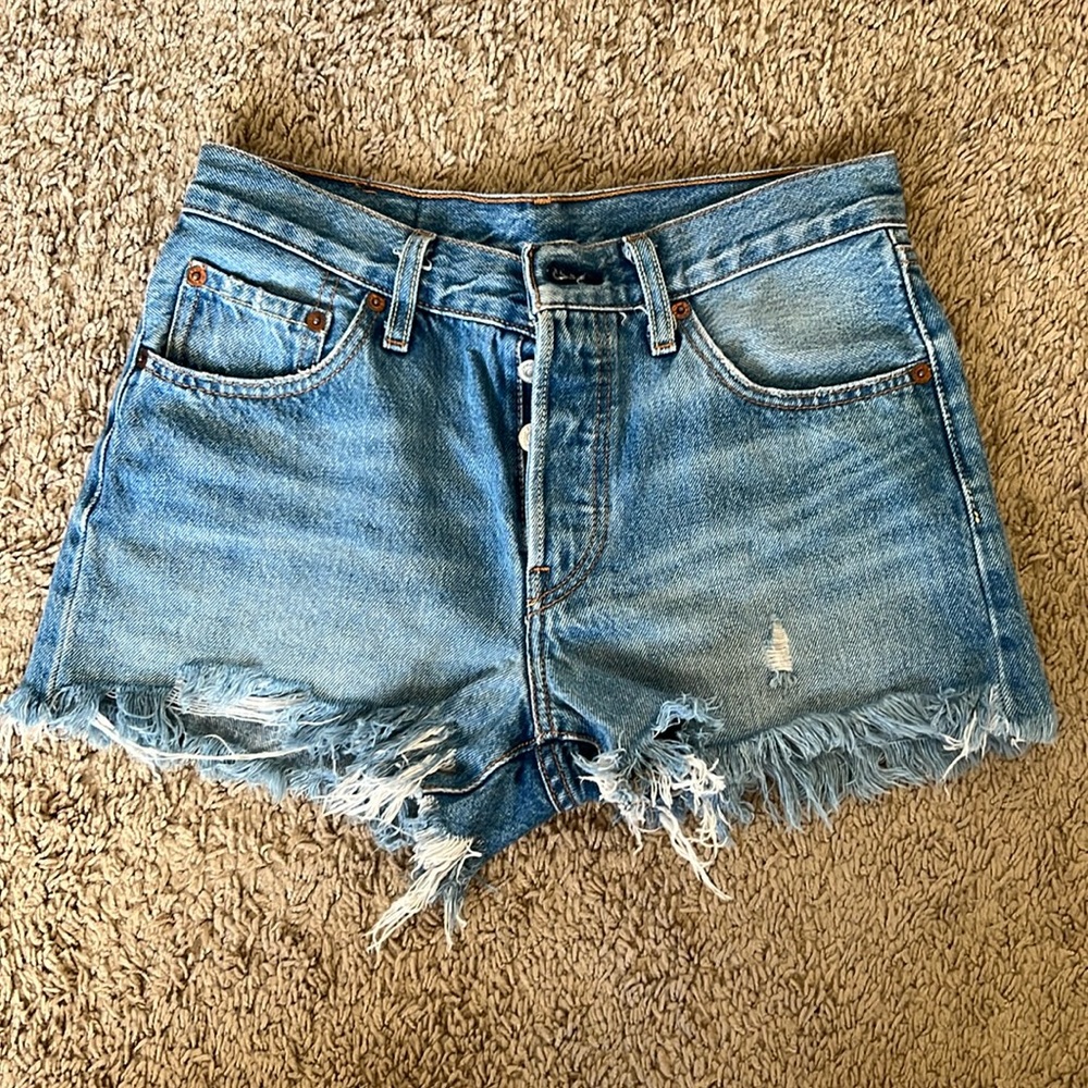 Levi’s Ribcage Shorts